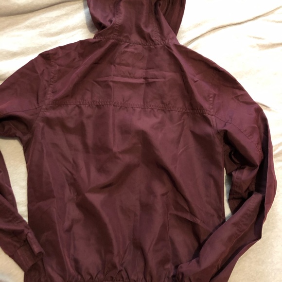 Burgundy windbreaker - Picture 2 of 3
